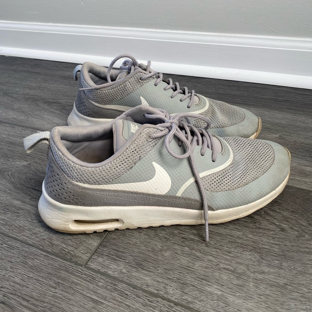 Gray Nike Thea Air Max tennis shoes sz 9